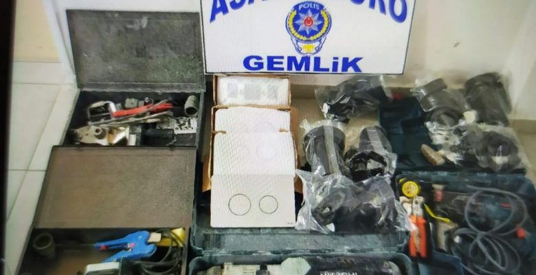 Bursa’da İki Farklı Hırsızlık Olayının Şüphelileri Aynı Anda Yakalandı
