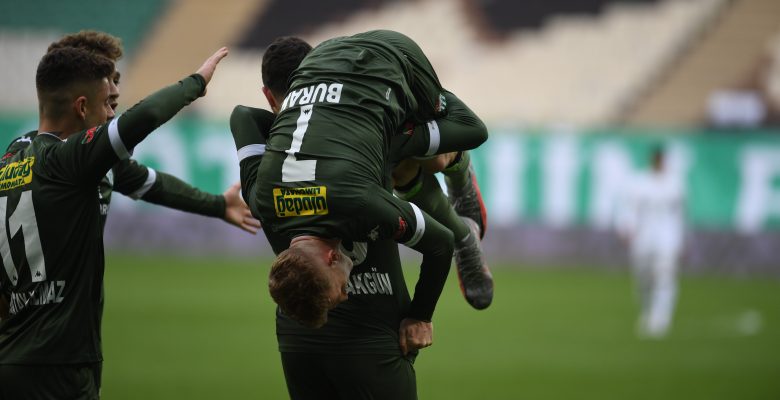 Bursaspor Son Ana Kadar Yılmıyor – Yeşil Beyazlılar Bu Sezon Son 15 Dakikada 11 Gol Attı