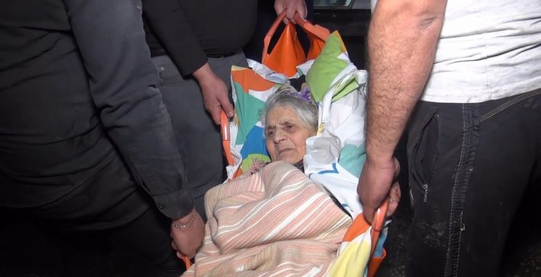 Yangında Can Pazarı… 86 Yaşındaki Felçli Kadın Son Anda Kurtarıldı