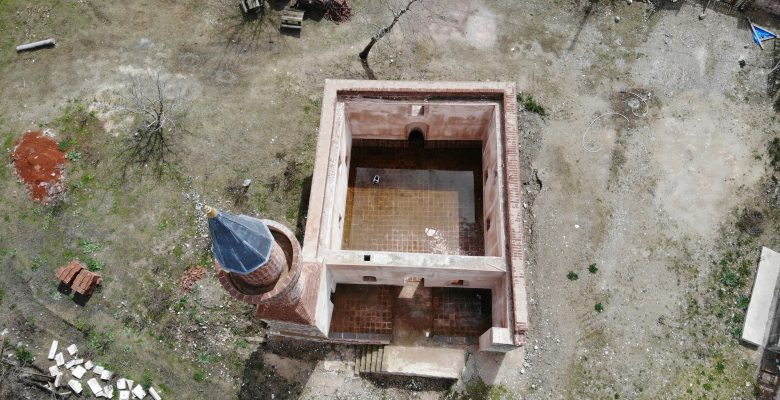 613 Yıllık Caminin Minaresi Böyle Yıkıldı… Yeni Caminin Duvarı Var Çatısı Yok