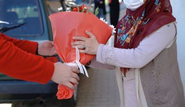 Başkan Tanır Şehit ve Engelli Annelerini Unutmadı Başkan Tanır Şehit ve Engelli Annelerini Unutmadı