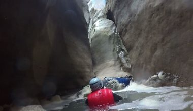 Dünyanın En Derin İkinci Kanyonunu Yüzerek Geçtiler Dünyanın En Derin İkinci Kanyonunu Yüzerek Geçtiler