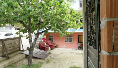 Balkondan Düşen Küçük Çocuğu Ölümden Koltuk Kurtardı Balkondan Düşen Küçük Çocuğu Ölümden Koltuk Kurtardı