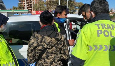 Bursa’da çalıntı araçla şehir turuna polis ‘dur’ dedi Bursa’da çalıntı araçla şehir turuna polis ‘dur’ dedi
