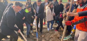 Kestel Belediye Başkanı Önder Tanır, Çocuklarla Birlikte Ağaç Dikti
