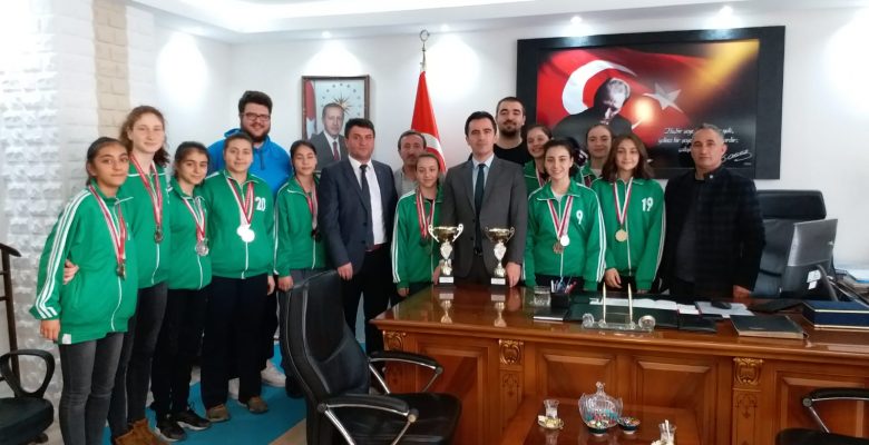 Şampiyon Takımdan Kaymakam Ahmet KARAKAYA’ ya Ziyaret