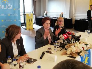 İYİ Parti Genel Başkanı Meral Akşener, partisinden peş peşe gelen
