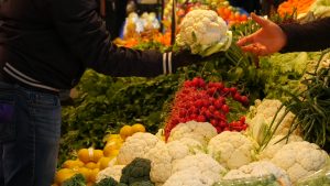 Pazar tezgahlarında korona virüs önlemi, seç al dönemi bitti. Market,