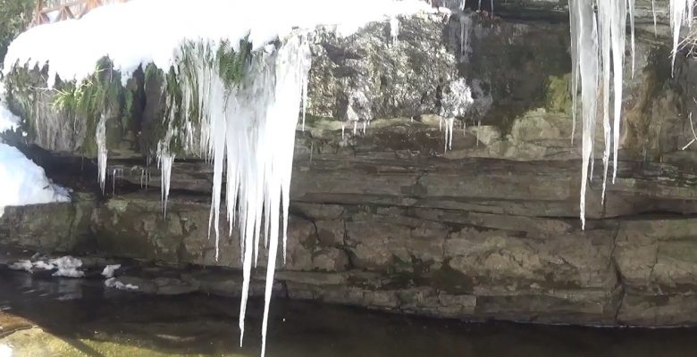 Doğa Harikası Şelale Buz Tuttu, Görenler Hayran Kaldı