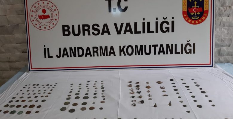 Bursa’da Tarihi Eser Satmak İsteyen 4 Kişi Jandarma Ekiplerine Yakalandı