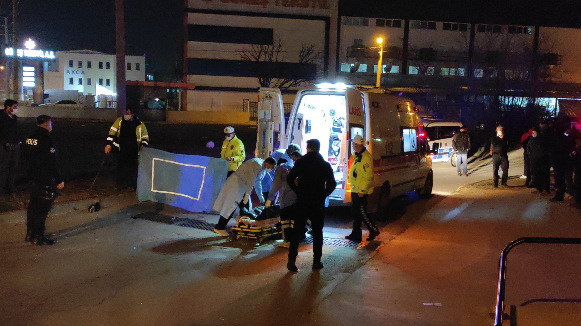 Kestel’de bir motosiklet ile otomobil çarpıştı. Çarpışmanın etkisiyle otomobil kaldırıma