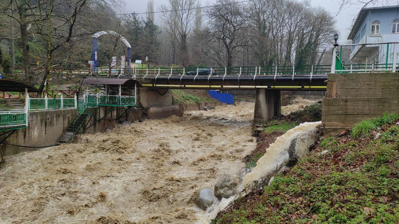 Uludağ’da son haftalarda yoğun kar yağışıyla 2 metreyi bulan kar