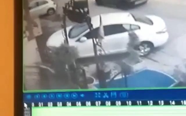 Bursa’da Jip Sürücüsünün Uyuyan Köpeği Ezdiği Anlar Güvenlik Kamerasına Yansıdı