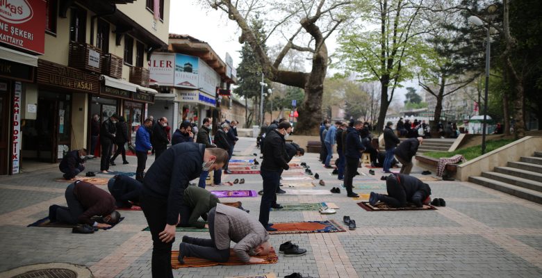 Bursa Ulucami’de Ramazan’ın İlk Cuma Namazı Kılındı