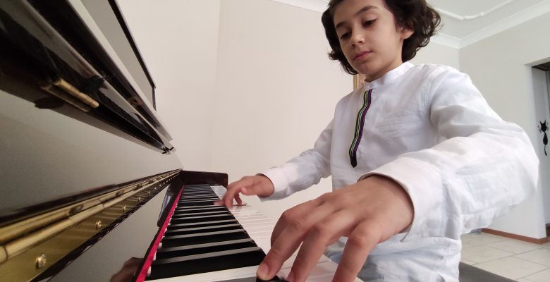 4 Yaşında Piyano Çalmayı Öğrendi, 7 Yaşında Süper Ödülü Aldı
