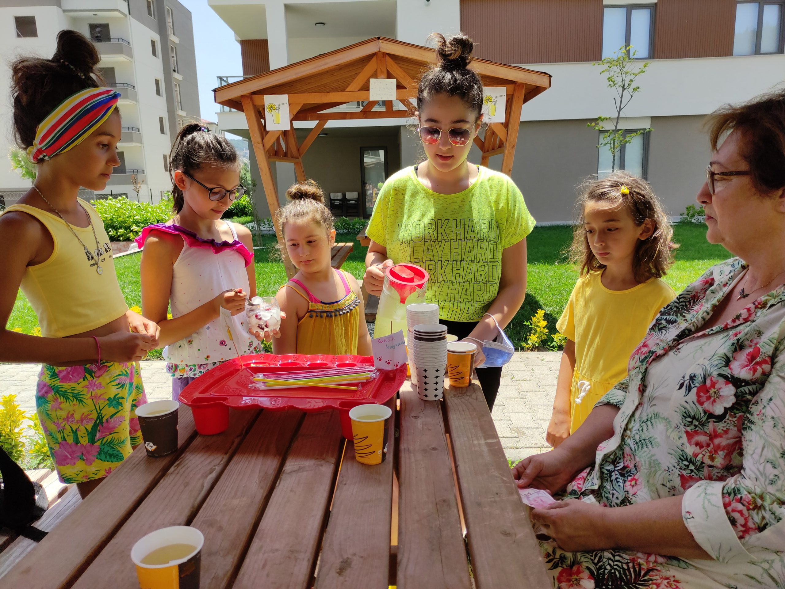 Bursa’da minik çocuklar sokak