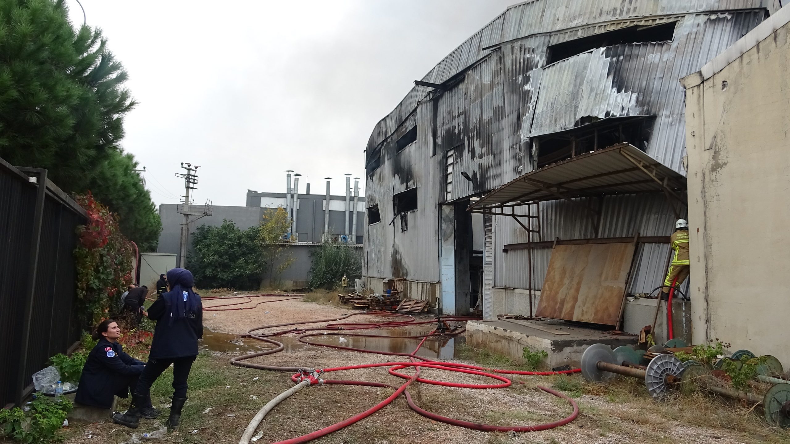 Kestel’de tekstil fabrikasındaki büyük yangın 3 saatin sonunda kontrol altına alındı