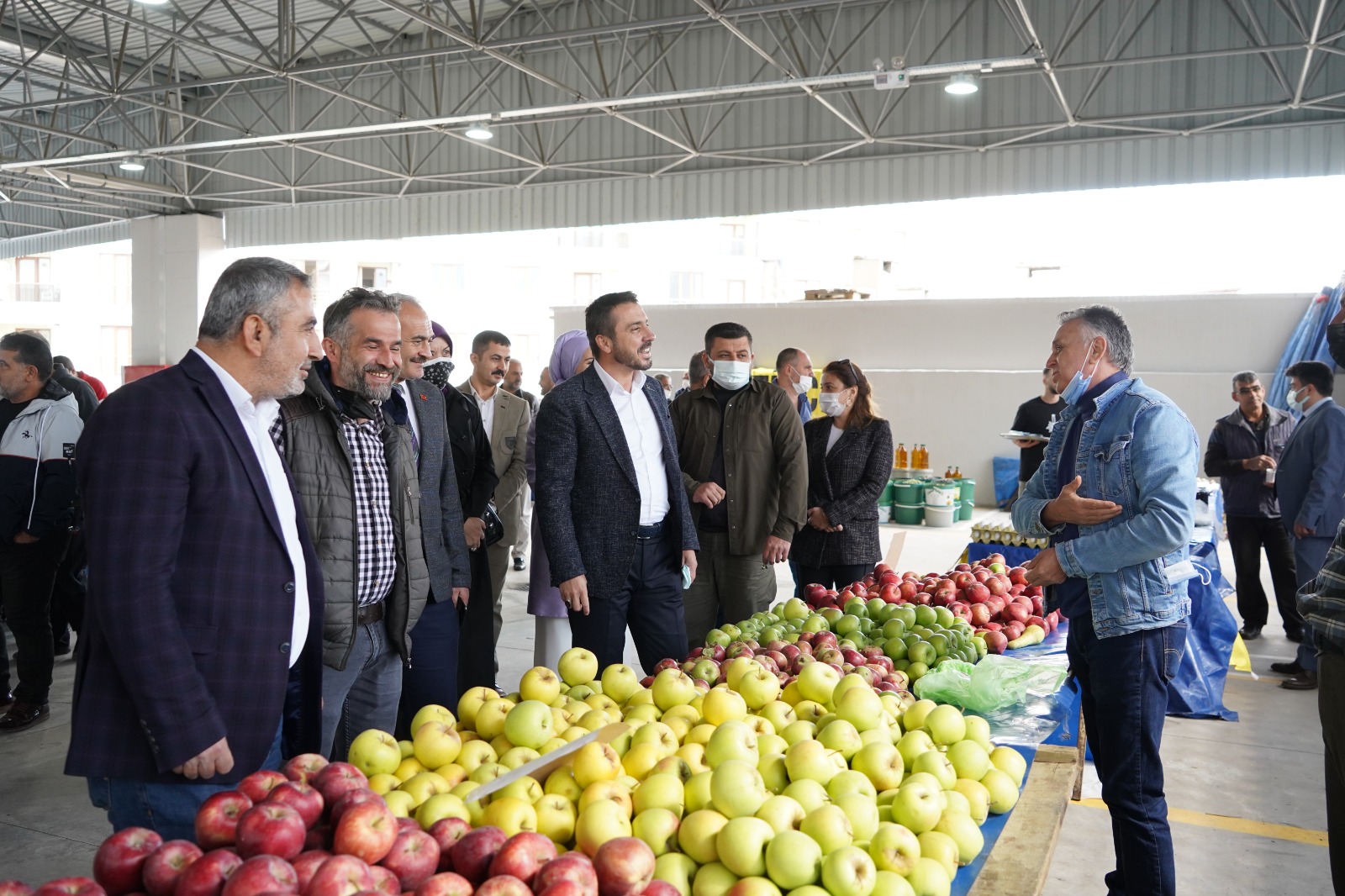 Başkan Tanır, Pazar Esnafını Ziyaret Etti