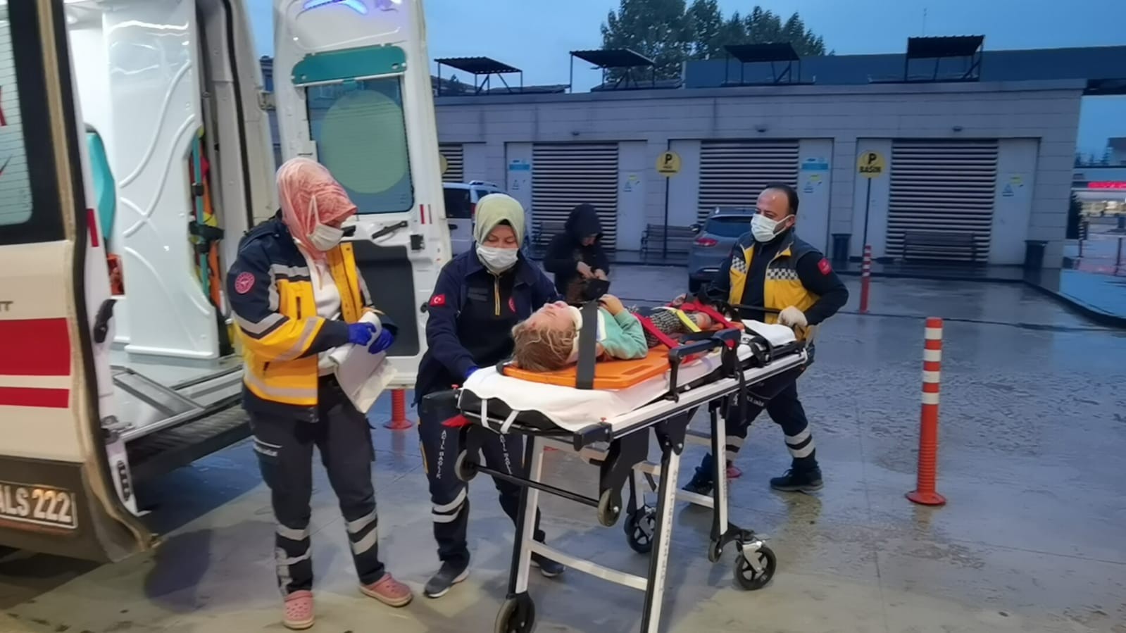 Bursa’nın İnegöl ilçesinde ikinci katın balkonundan düşen 4 yaşındaki çocuk