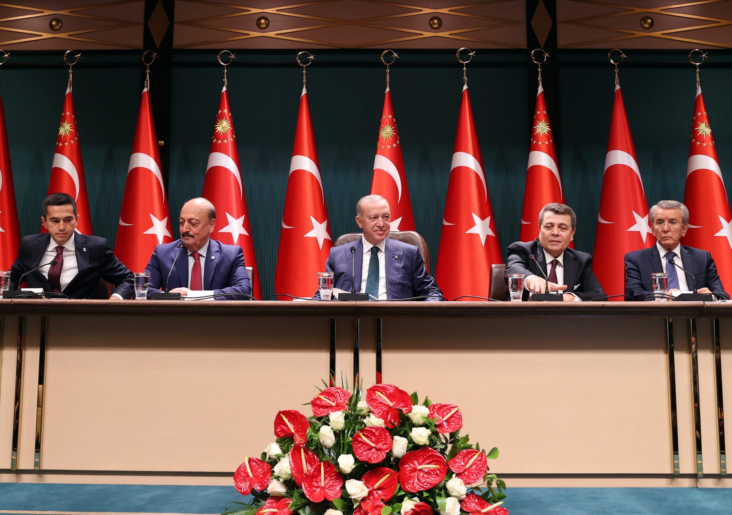 Cumhurbaşkanı Erdoğan: “2022 yılında asgari ücretin en alt rakamı 4 bin 250 lira olarak uygulanacaktır”