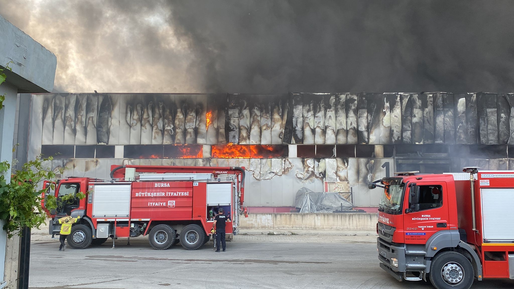 Kestel’de büyük fabrika yangını