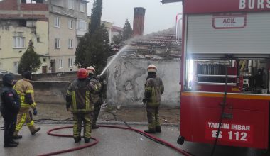 Kestel’deki Metruk Binada Yangın Çıktı