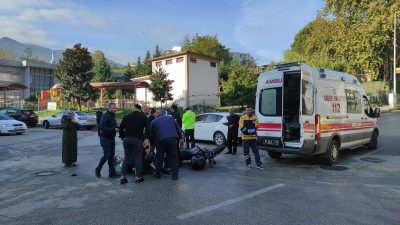 Kestel'de otomobil ile motosikletin çarpışması sonucunda meydana gelen trafik kazasında