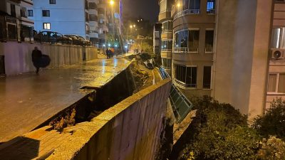 Kuvvetli sağanak yağış nedeniyle Kestel’de istinat duvarı çöktü!