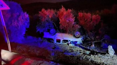 Kestel'de direksiyon hakimiyetini kaybeden sürücü, takla atarak zeytinliğe daldı. Meydana