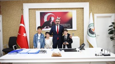 Kestel Belediye Başkanı Ferhat Erol, Barakfakih İlkokulu öğrencilerini makamında ağırladı.