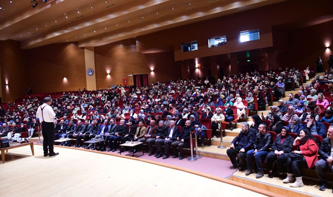 Kestel Belediyesi Ramazan etkinlikleri kapsamında Muhsin Yazıcıoğlu Kültür merkezinde Yazar