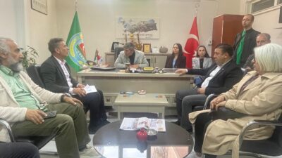 CHP’li Sarıbal: “Zorunlu tarım sigortası hayata geçirilmeli” Kestel Ziraat Odasını ziyaret eden Sarıbal, Oda Başkanı Eyüp Kılıç, yönetim