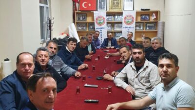 Kestel Ümitalan Köyü’nde, cenaze sonrası yapılan pide dağıtımı uygulaması köy