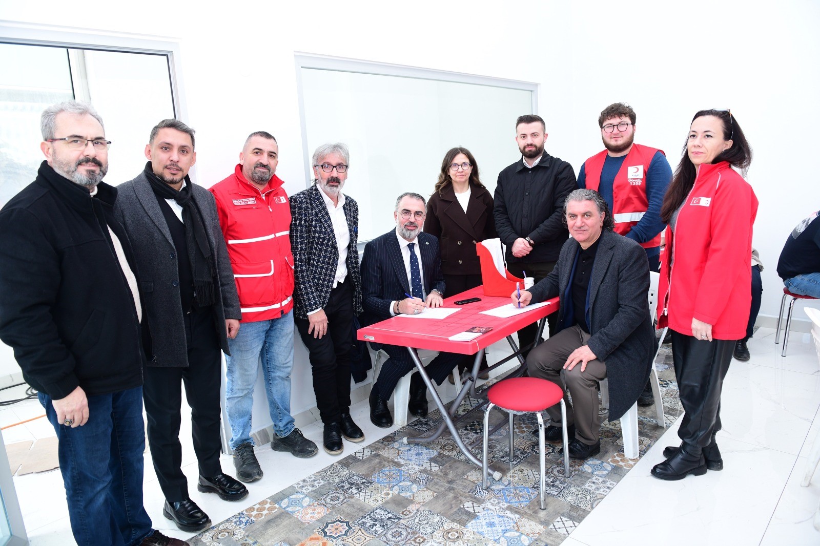 Başkan Erol’dan anlamlı hareket : “Bir Ünite Kan, Bir Hayat” Kestel Belediye Başkanı Ferhat Erol, Ramazan ayı öncesinde kan bağışının önemine
