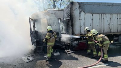 Kestel Babasultan mevkiinde seyir halindeki talaş yüklü bir tırda çıkan