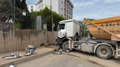 Kestel Yenimahalle Uludağ Caddesi üzerinde seyir halindeki hafriyat tırı, henüz