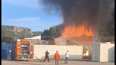 Kestel’de İpekyolu Bulvarı üzerinde bulunan bir tarlanın içerisindeki barakada yangın