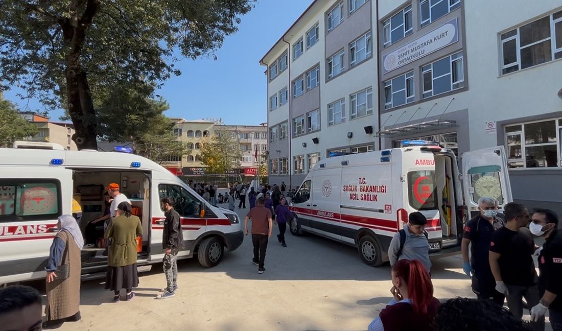 Kestel Şehit Mustafa Kurt Ortaokulu’nda gaz paniği yaşandı. Boğazı tahriş